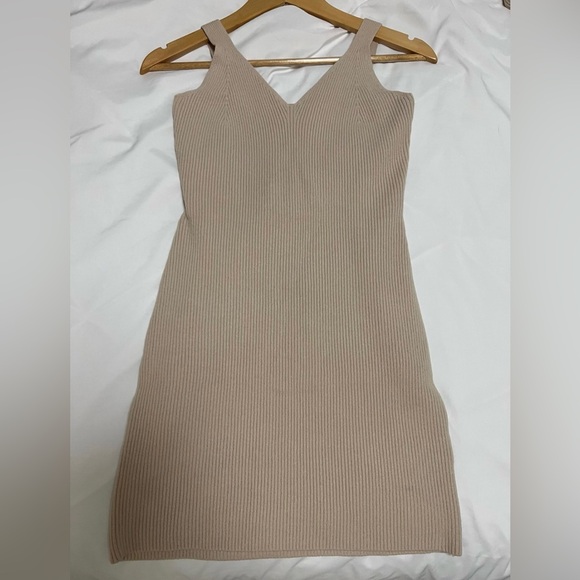 Abercrombie Knit dress & sleeve - Picture 2 of 3